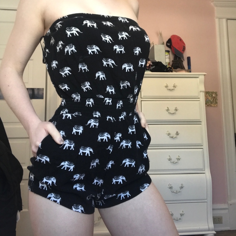 Black elephant print flowy romper size S